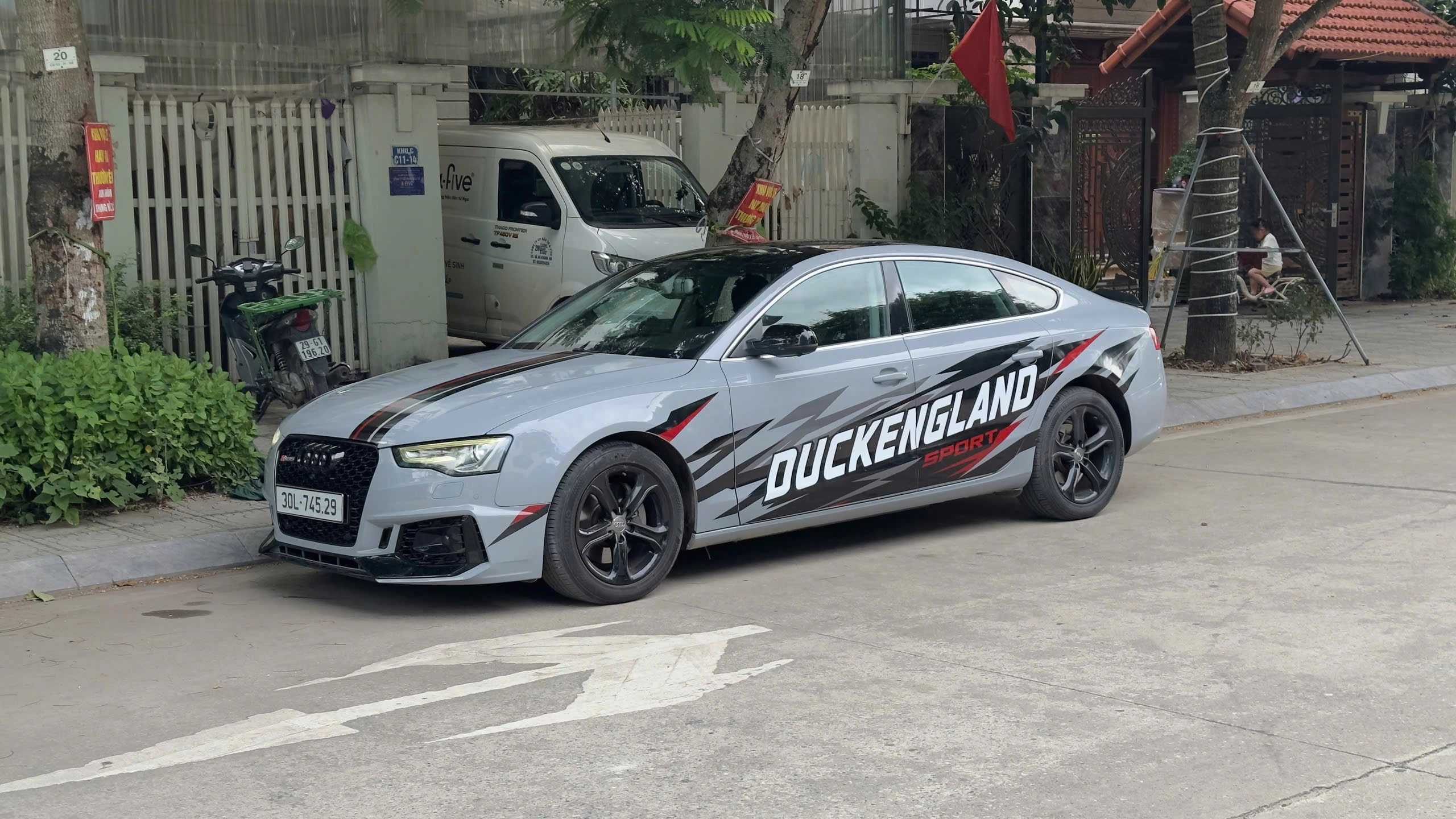 Dán QC Doanh Nghiệp 5 Dự án decal quảng cáo ô tô Giang Wrap