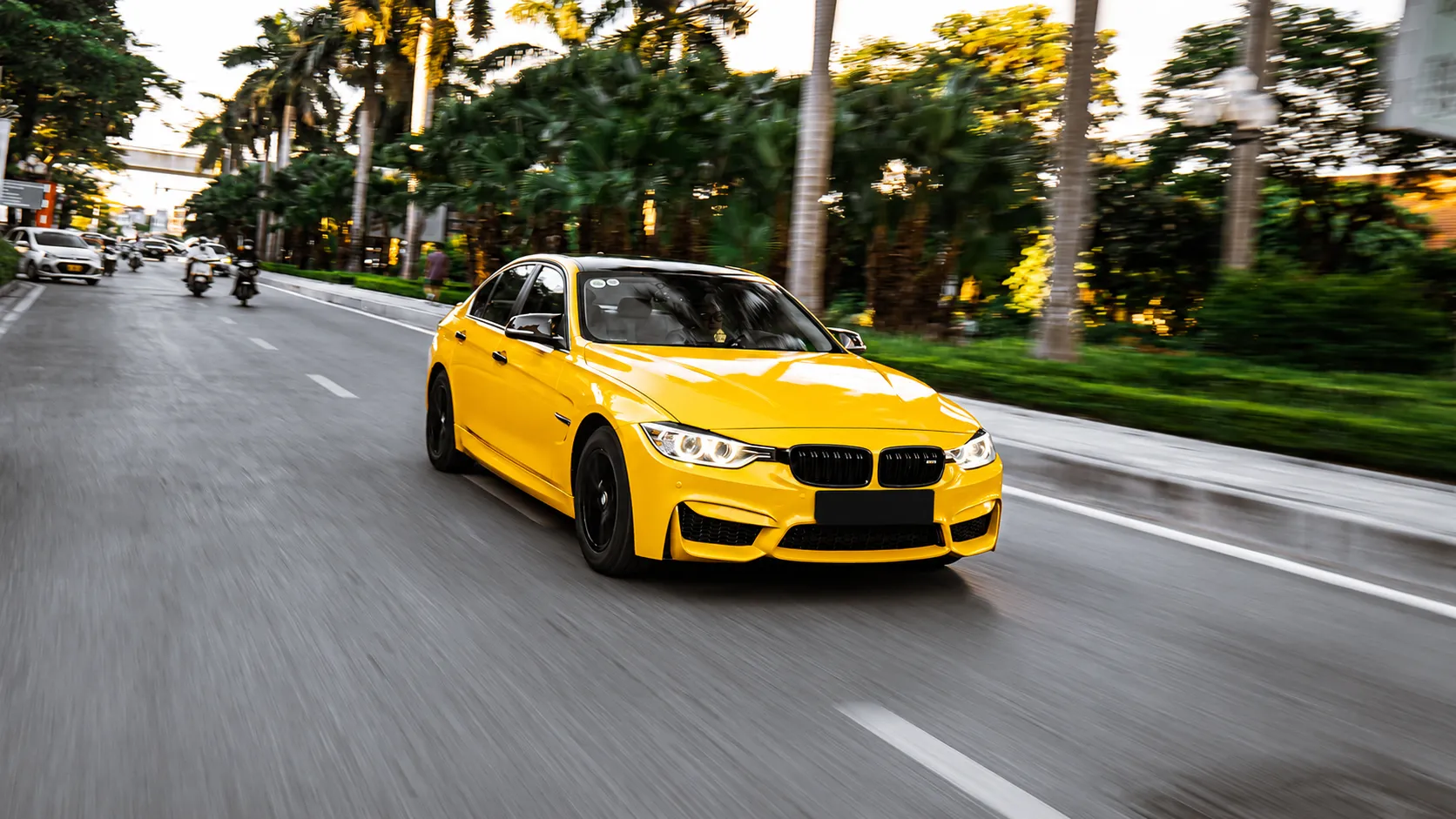Dán nóc xe ô tô BMW màu vàng