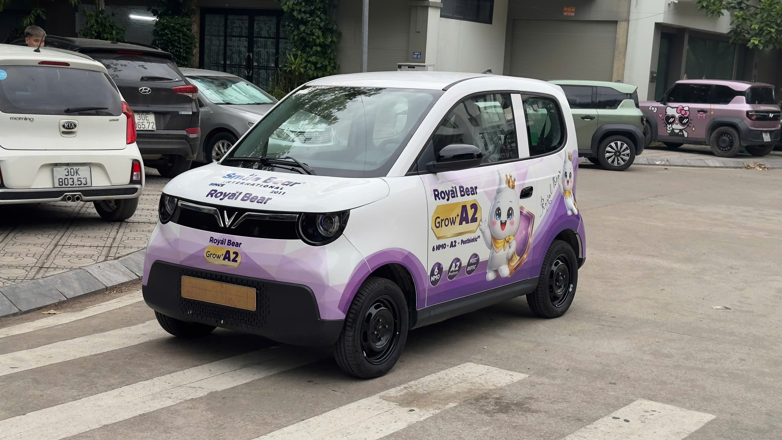 Mẫu dán decal quảng cáo doanh nghiệp phủ thân xe ô tô